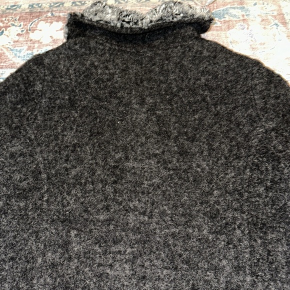 Cute grey wool coat! - Picture 10 of 15